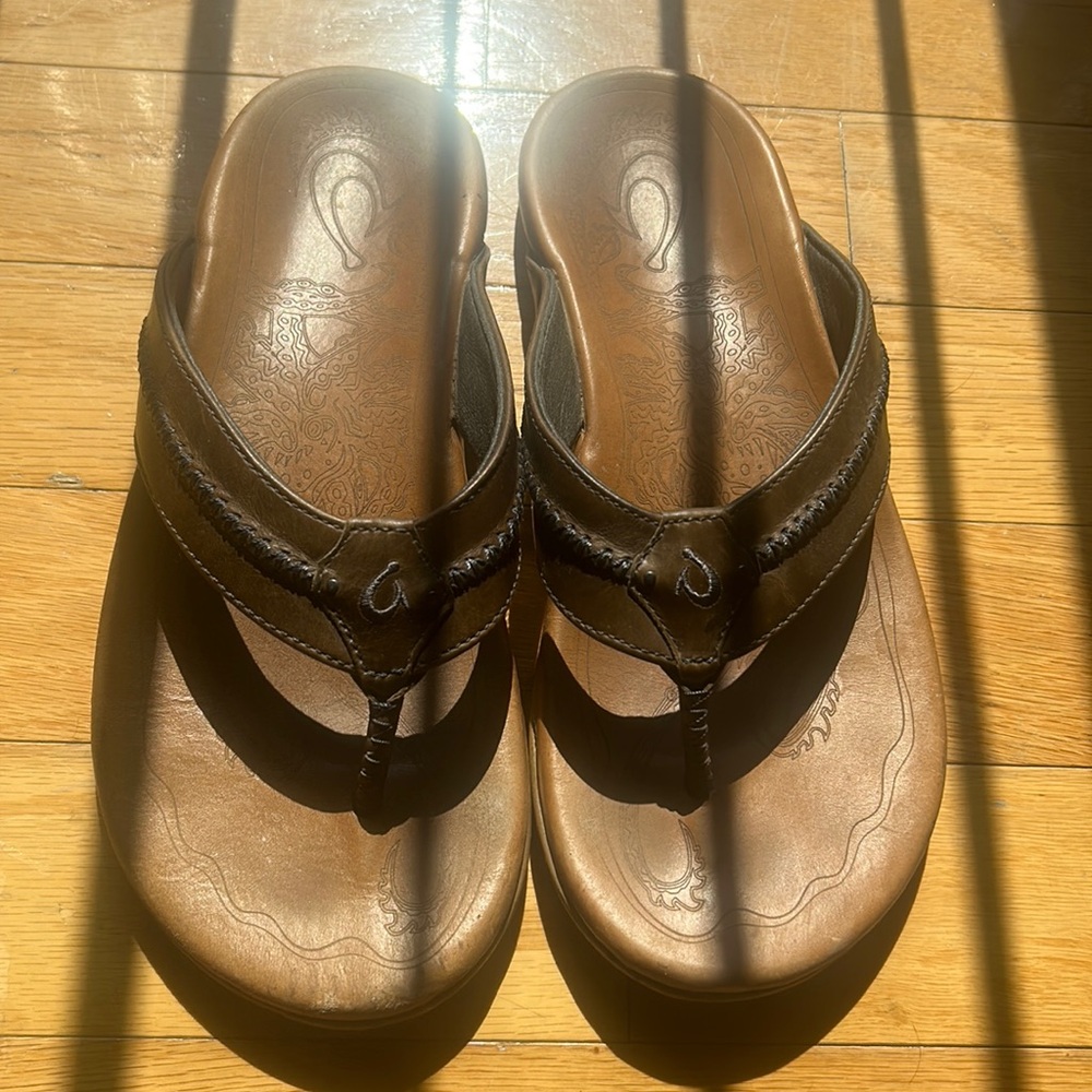 Men’s Olukai’s sandal size 10